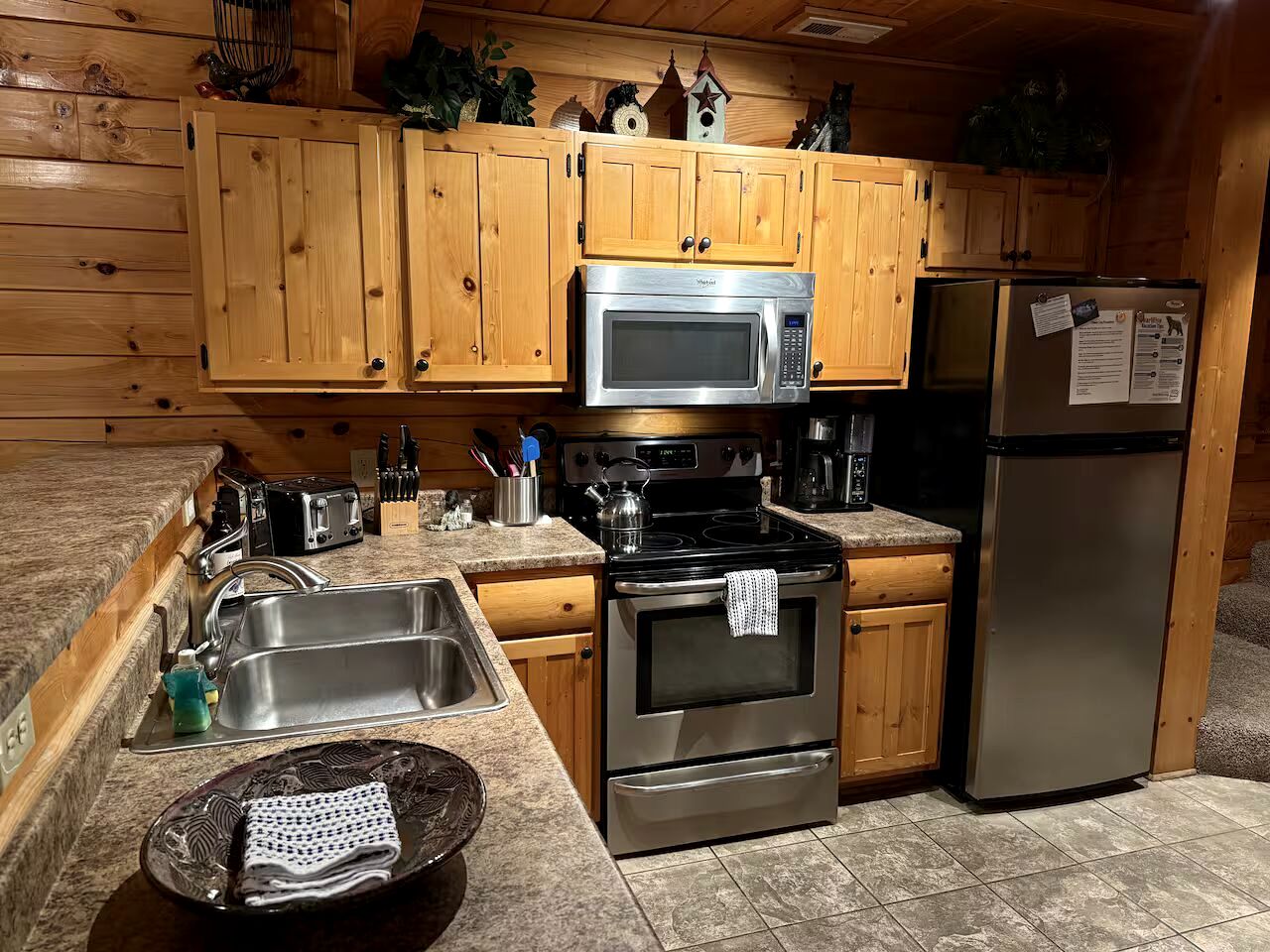 Stunning Mountain Cabin with Hot Tub and Game Room Near Dollywood, Sevierville, Tennessee
