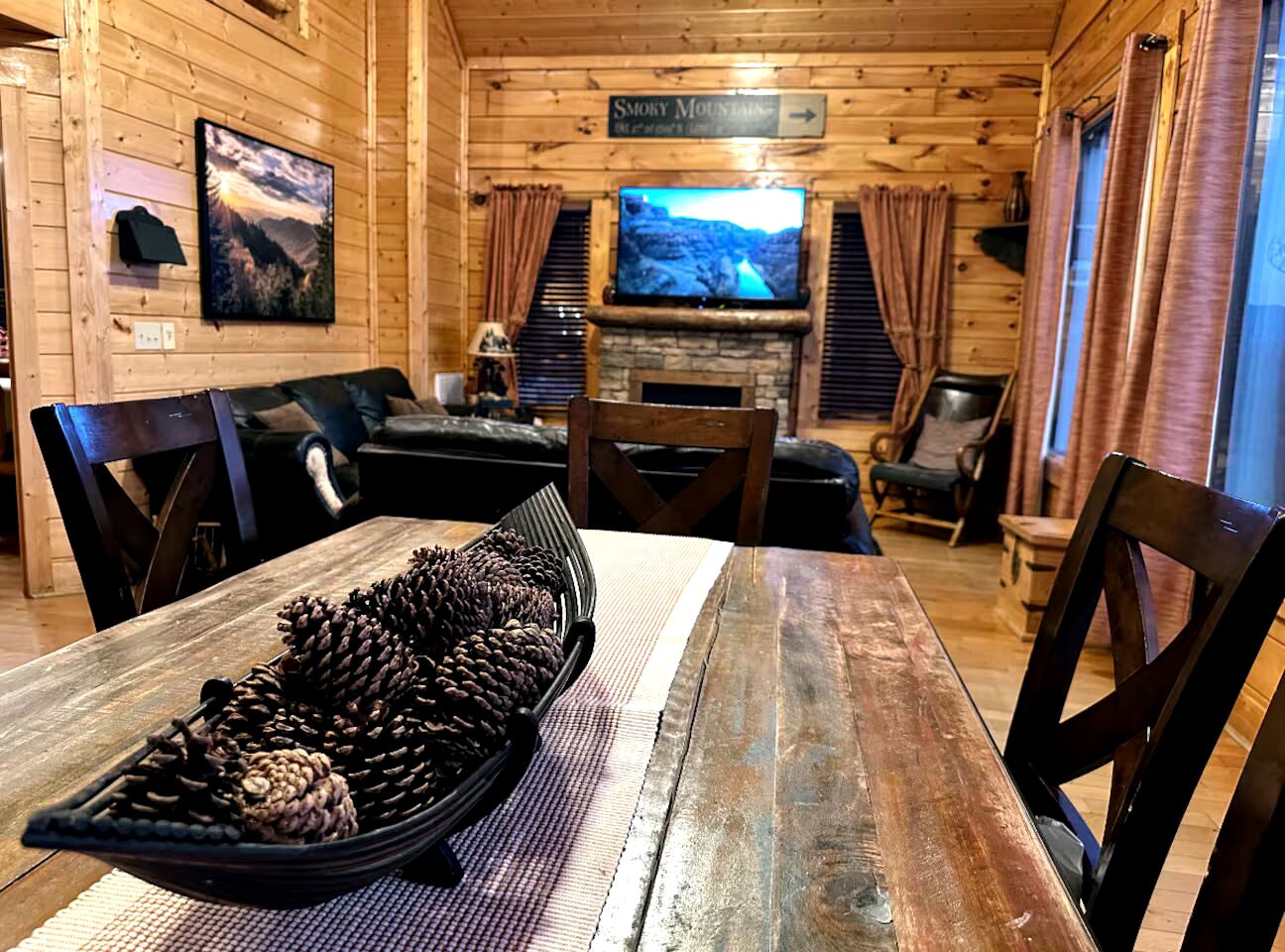 Stunning Mountain Cabin with Hot Tub and Game Room Near Dollywood, Sevierville, Tennessee