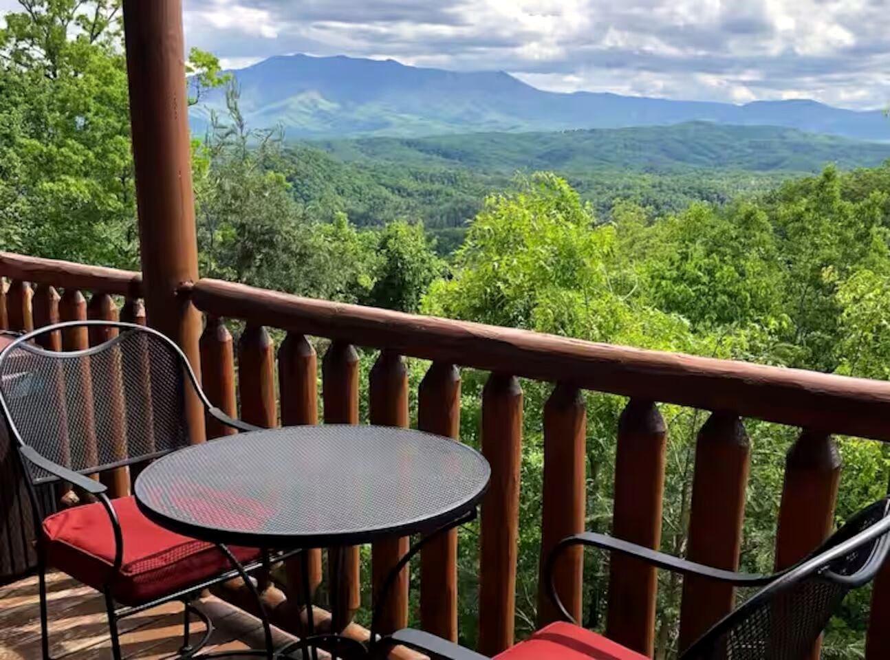 Stunning Mountain Cabin with Hot Tub and Game Room Near Dollywood, Sevierville, Tennessee