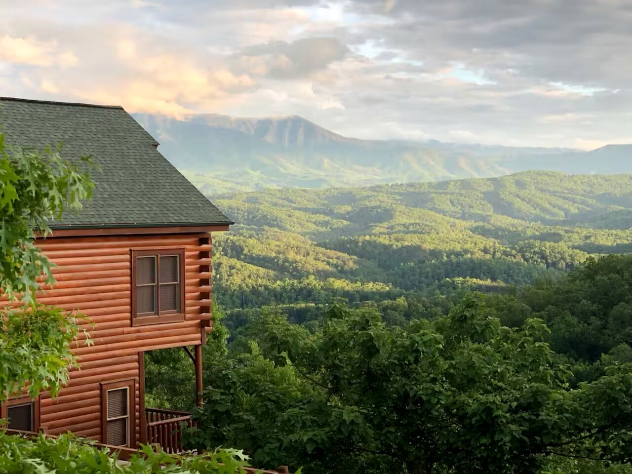 Stunning Mountain Cabin with Hot Tub and Game Room Near Dollywood, Sevierville, Tennessee