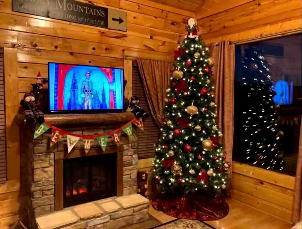 Stunning Mountain Cabin with Hot Tub and Game Room Near Dollywood, Sevierville, Tennessee