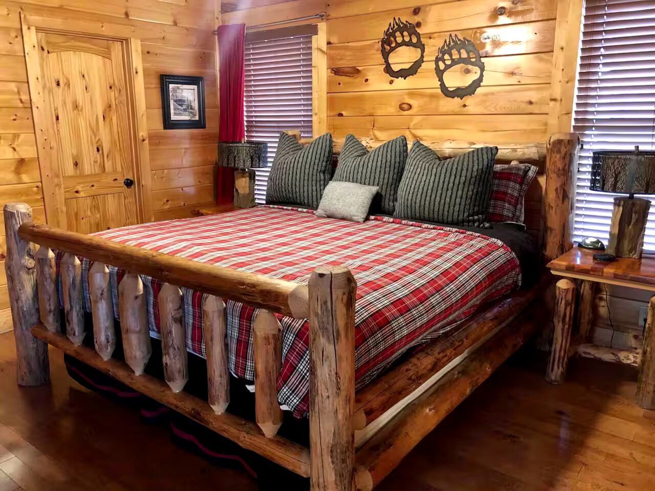 Stunning Mountain Cabin with Hot Tub and Game Room Near Dollywood, Sevierville, Tennessee