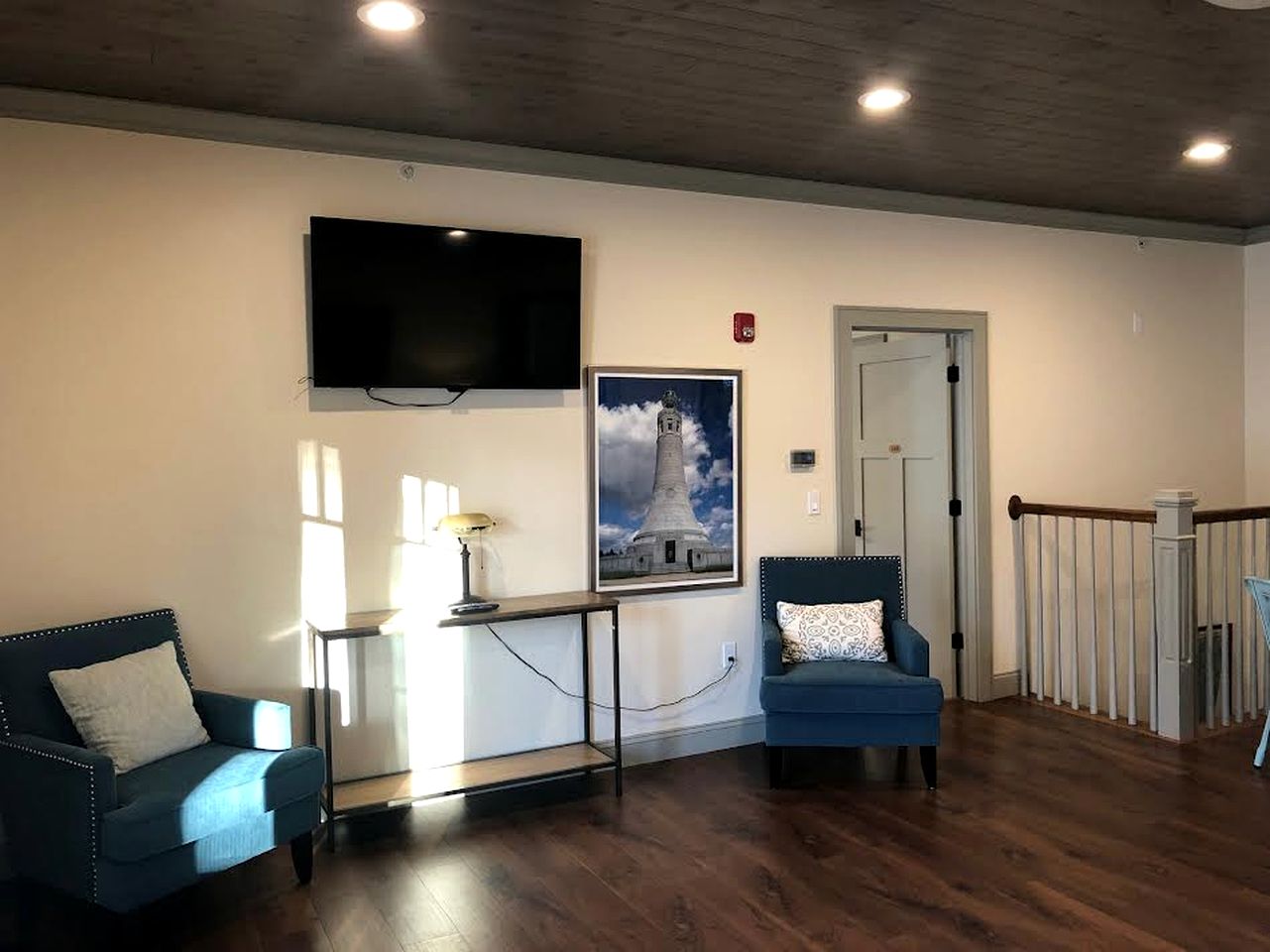 Luxury Waterfront Cottage with Kayaks & Private Boat Launch near Pontoosuc Lake, Lanesborough, Massachusetts