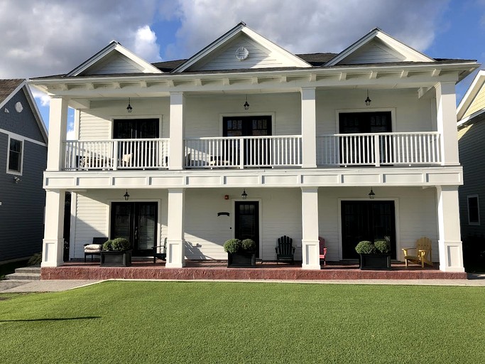 Luxury Waterfront Cottage with Kayaks & Private Boat Launch near Pontoosuc Lake, Lanesborough, Massachusetts