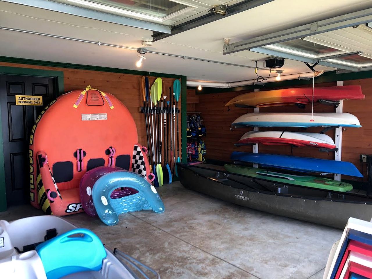 Luxury Waterfront Cottage with Kayaks & Private Boat Launch near Pontoosuc Lake, Lanesborough, Massachusetts