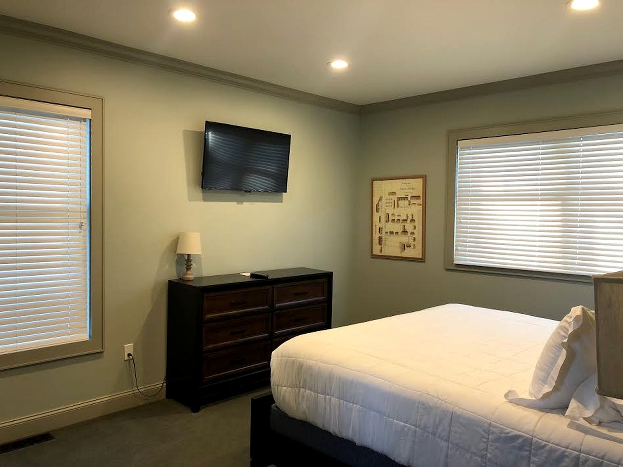 Scenic Waterfront Cottage with Private Dock & Water Sports near Pontoosuc Lake, Lanesborough, Massachusetts