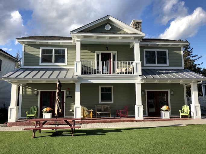 Scenic Waterfront Cottage with Private Dock & Water Sports near Pontoosuc Lake, Lanesborough, Massachusetts