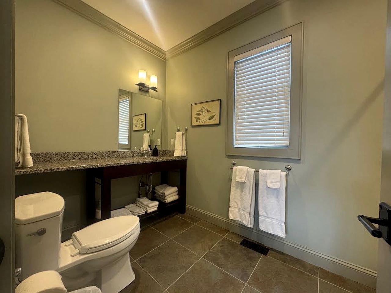 Scenic Waterfront Cottage with Private Dock & Water Sports near Pontoosuc Lake, Lanesborough, Massachusetts