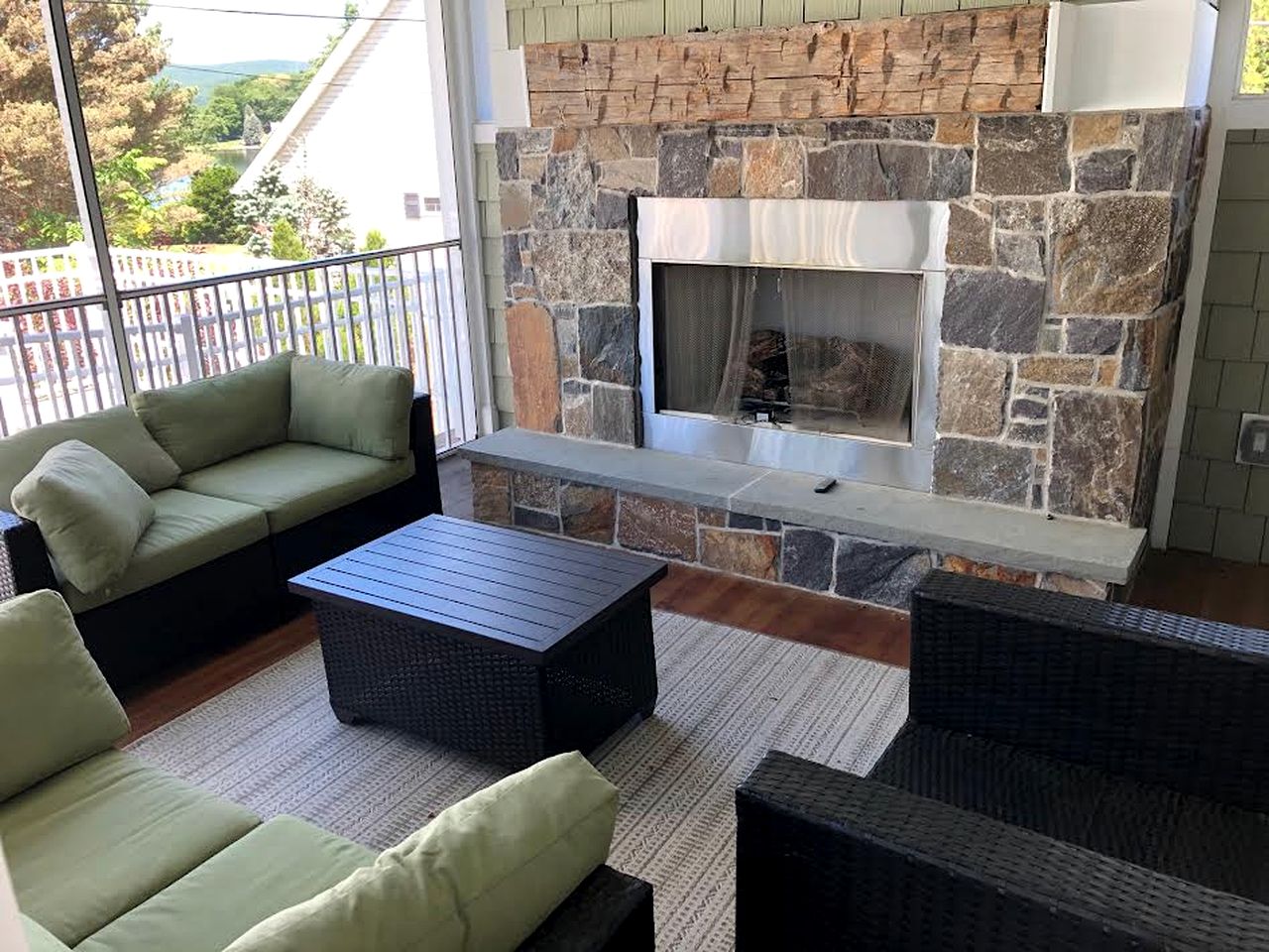 Tranquil Lakefront Cottage with Private Dock & Fireplace near Pontoosuc Lake, Lanesborough, Massachusetts