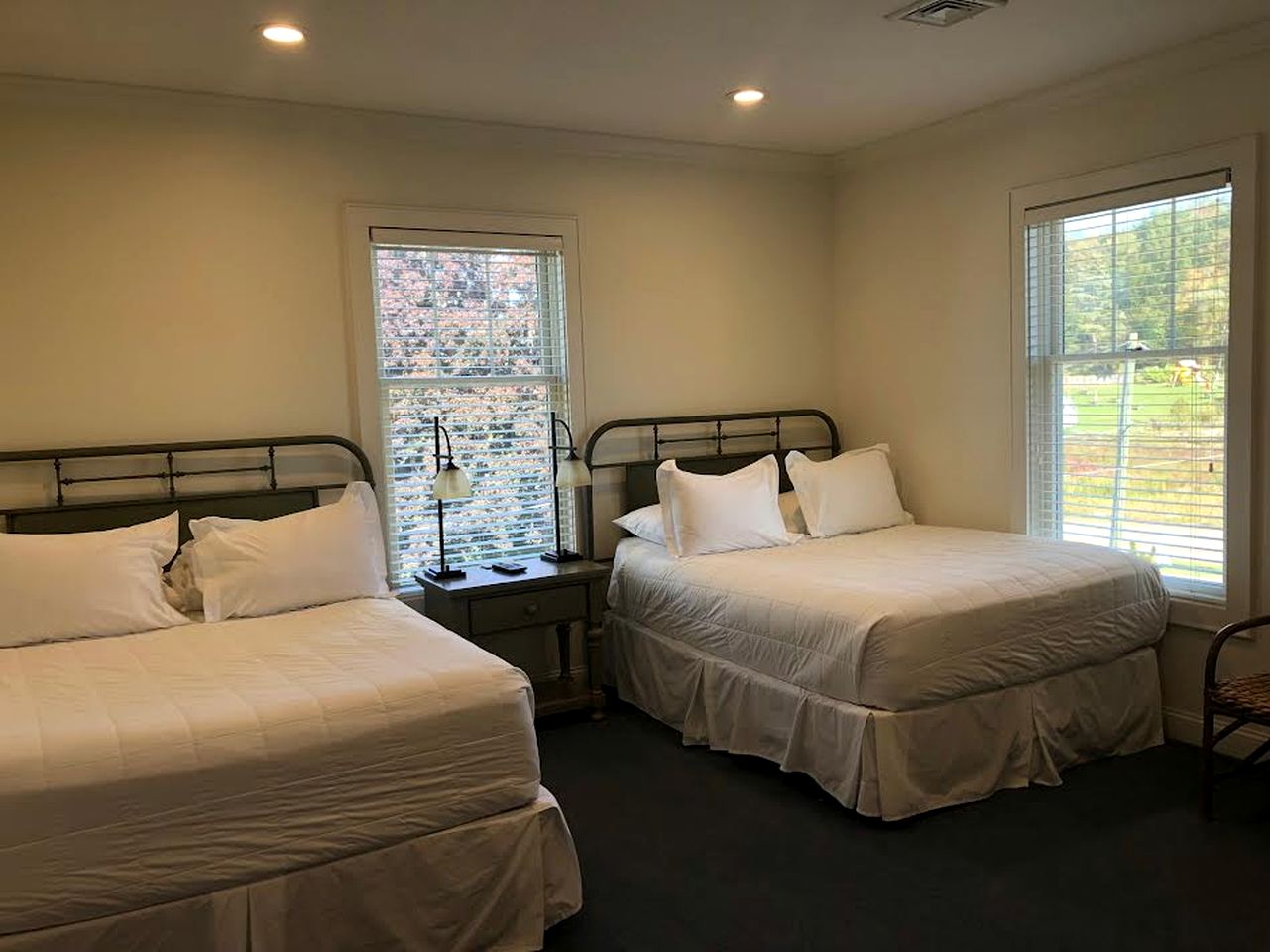 Tranquil Lakefront Cottage with Private Dock & Fireplace near Pontoosuc Lake, Lanesborough, Massachusetts