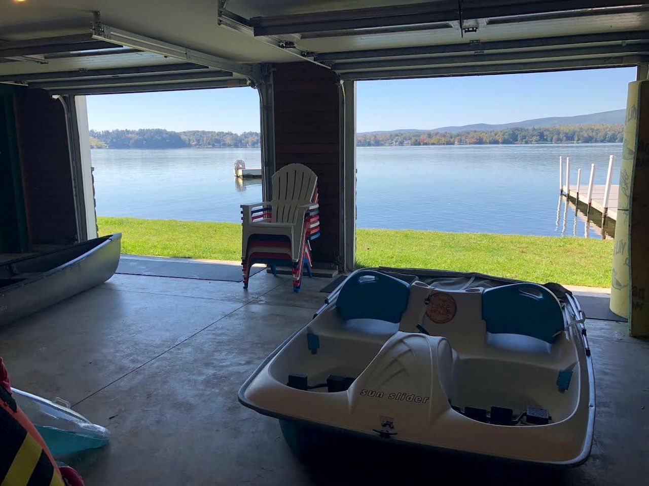 Tranquil Lakefront Cottage with Private Dock & Fireplace near Pontoosuc Lake, Lanesborough, Massachusetts