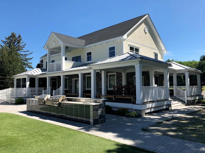 Tranquil Lakefront Cottage with Private Dock & Fireplace near Pontoosuc Lake, Lanesborough, Massachusetts