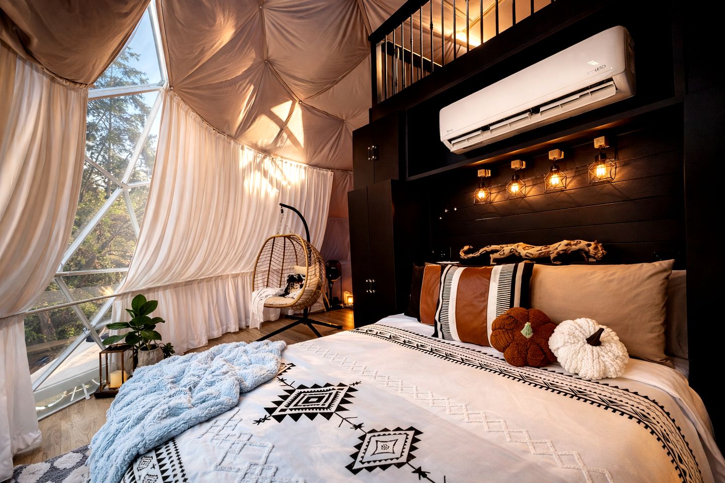 Bucket List Geodome Stay with Big Sky Views, Wildlife Spotting and Cozy Fireplace Lounge in Bertram, Texas