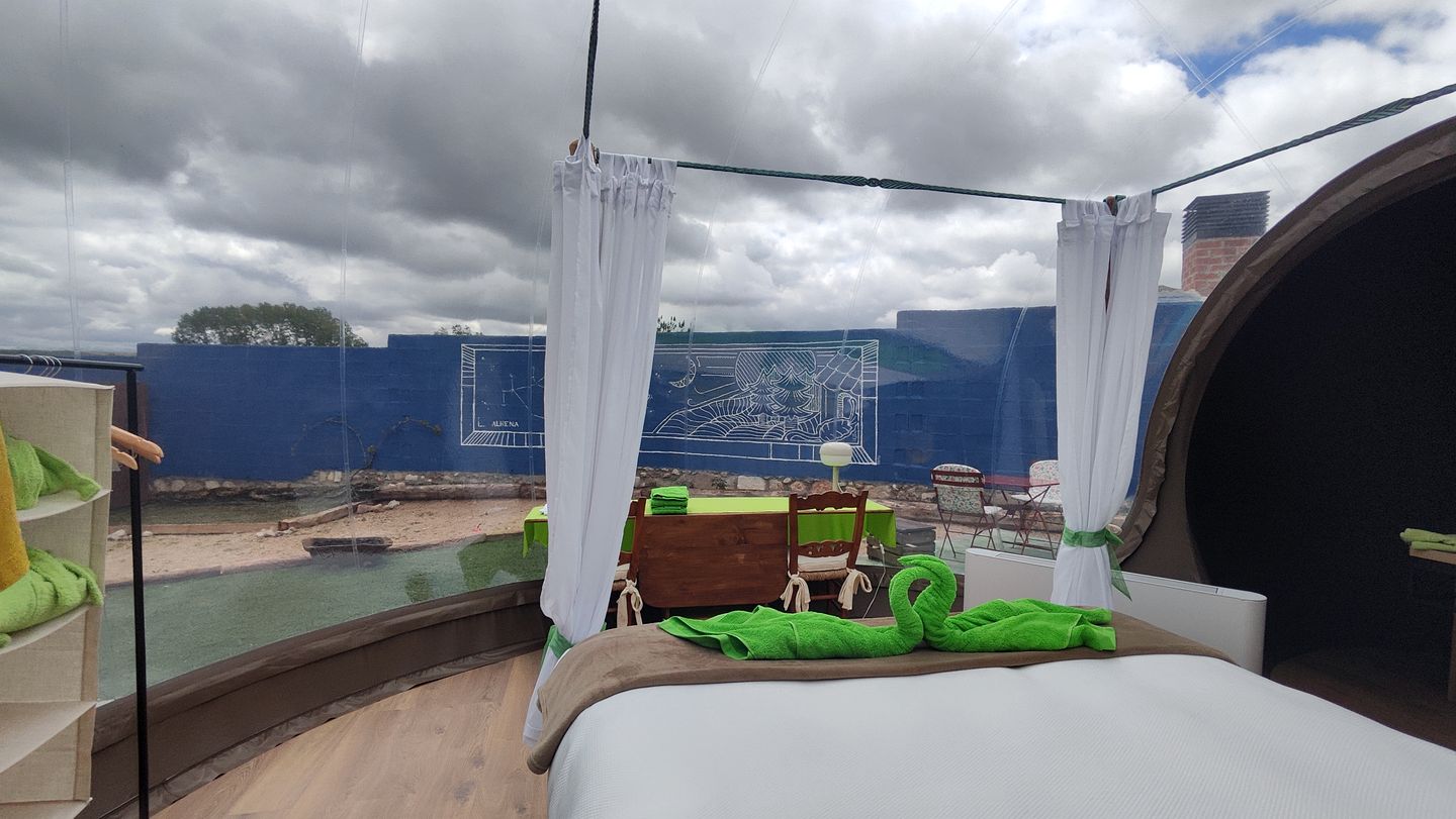 Couples Bubble Retreat with Jacuzzi and Panoramic Star Views in Segovia, Spain