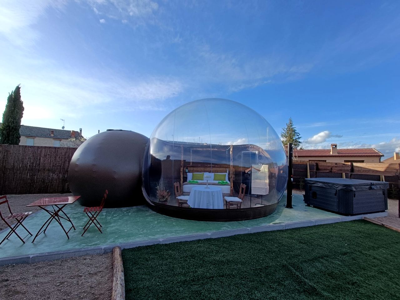 Couples Bubble Retreat with Jacuzzi and Panoramic Star Views in Segovia, Spain