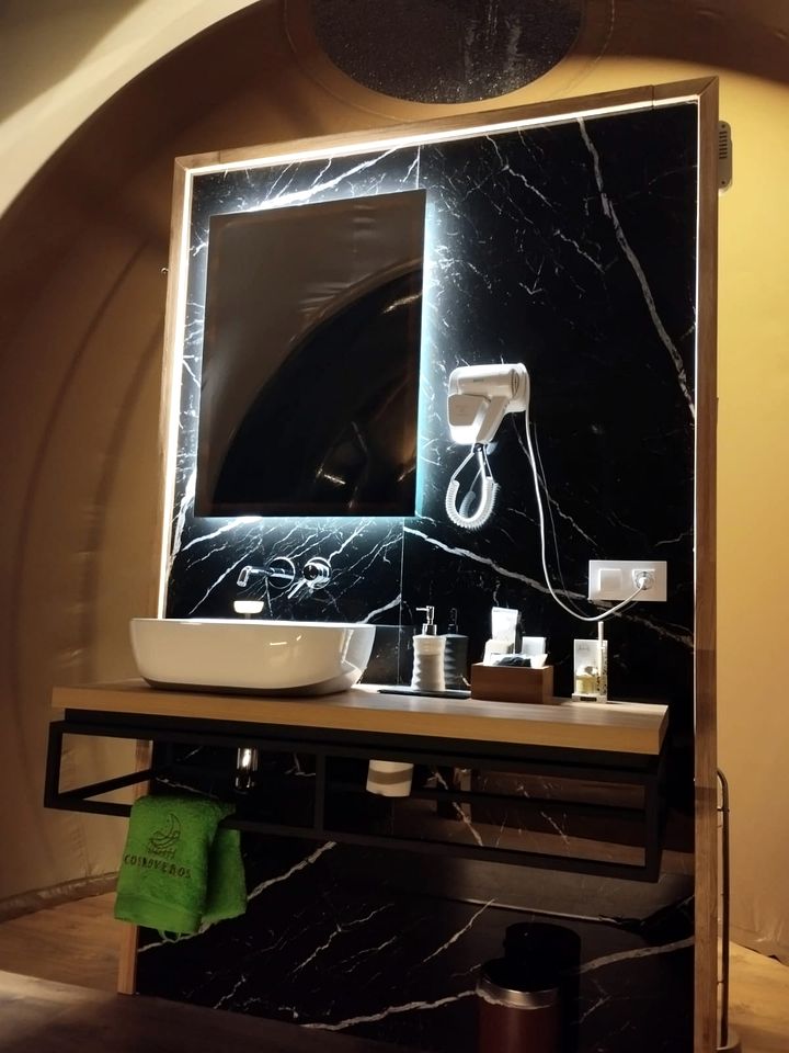 Romantic Bubble Stay Under the Stars with Jacuzzi in Segovia, Spain