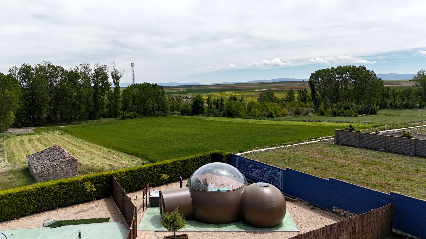 Romantic Bubble Stay Under the Stars with Jacuzzi in Segovia, Spain