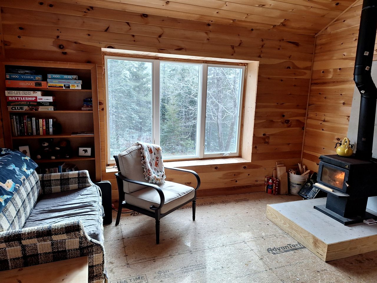 Unplug and Reconnect in a Peaceful Off-Grid Cabin for Relaxation and Nature Immersion in Beddington, Maine