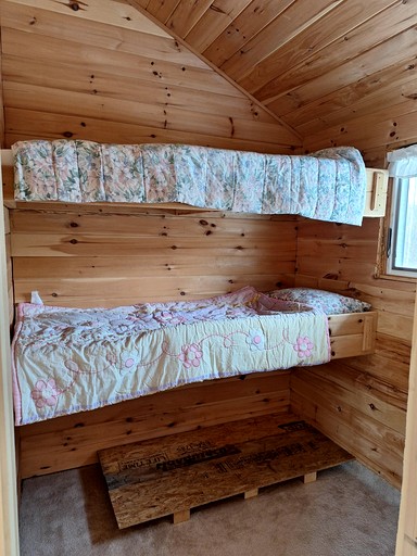 Cabins (United States of America, Beddington, Maine)