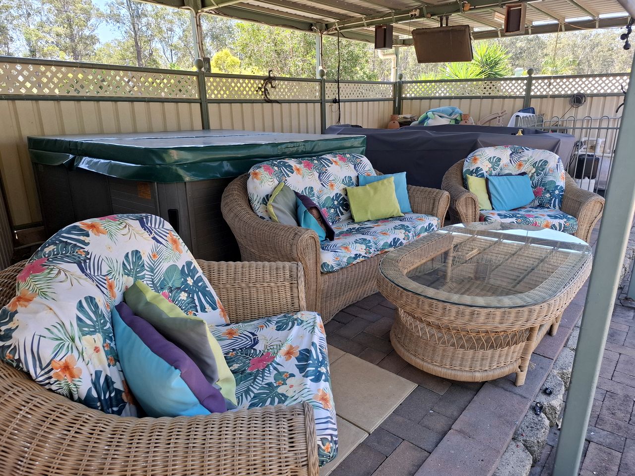 Country Farm Escape with Petting Animals, Playground & Pool in Queensland, Australia