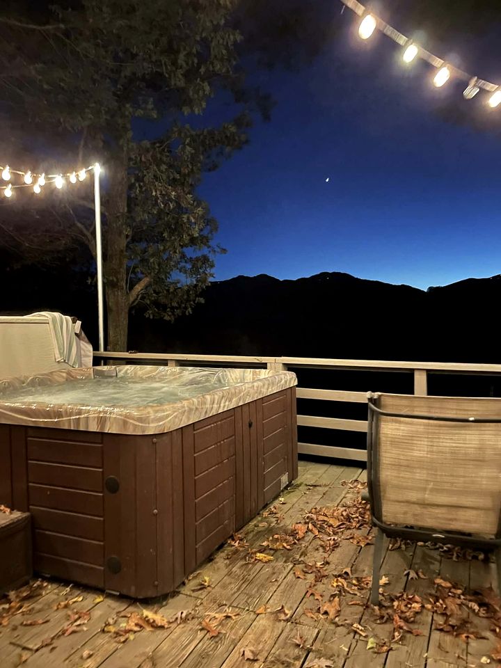 Rustic-Modern Log Cabin Getaway: Family-Friendly, Quiet Ranch, Wildlife at Your Door in Clyde, North Carolina