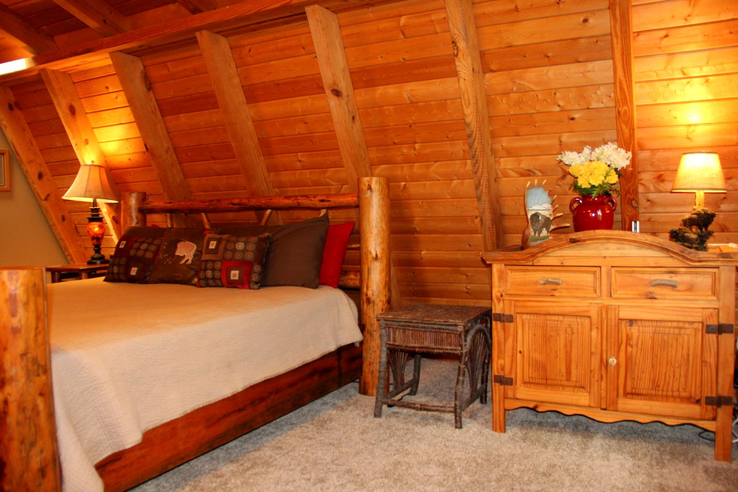 Rustic-Modern Log Cabin Getaway: Family-Friendly, Quiet Ranch, Wildlife at Your Door in Clyde, North Carolina