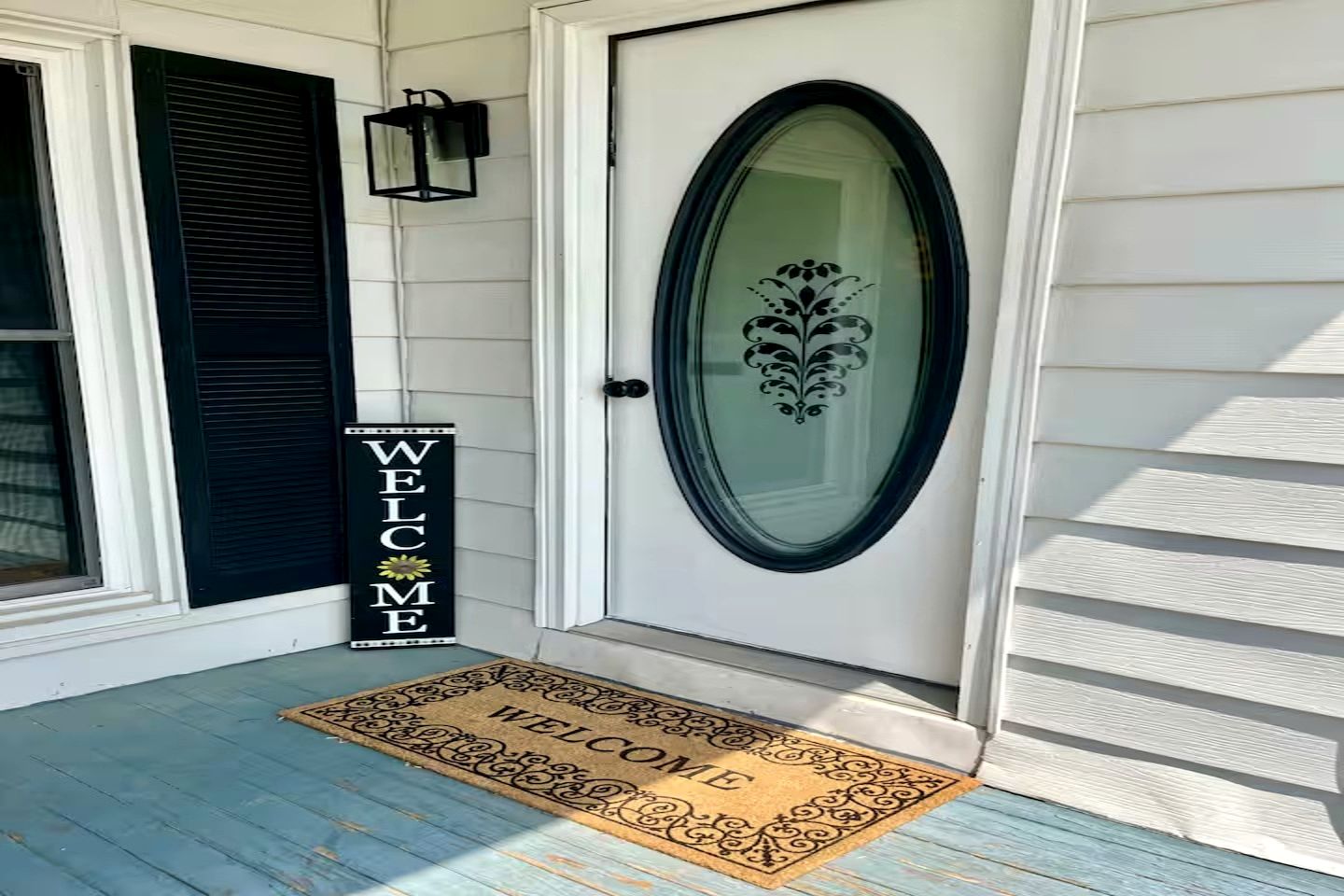 Classic Lakeside Estate Stay with Cozy Living Spaces & Outdoor Adventures in Kuttawa, Kentucky