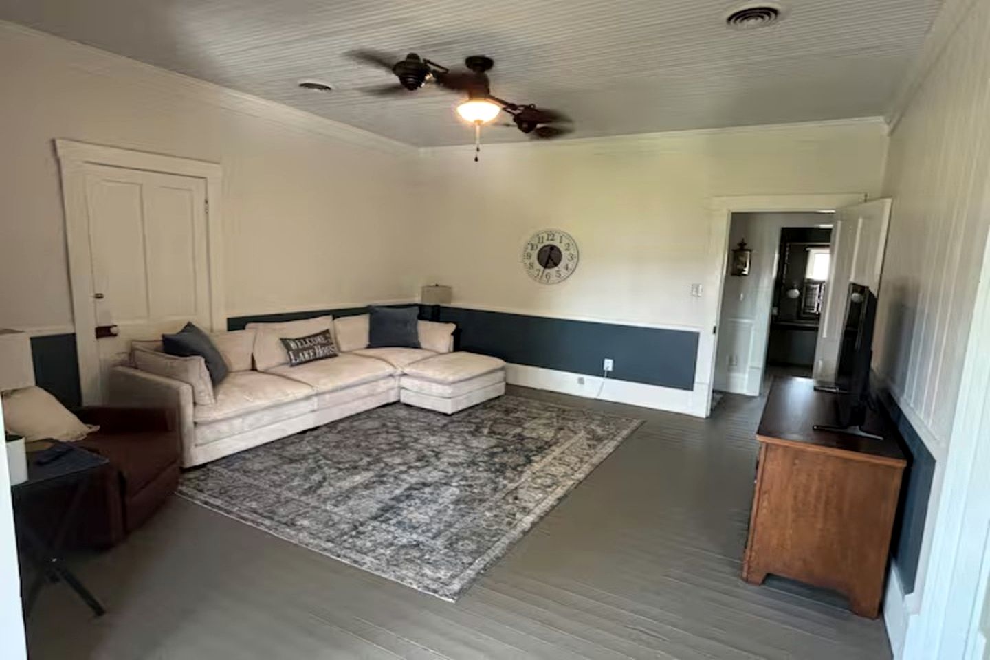 Classic Lakeside Estate Stay with Cozy Living Spaces & Outdoor Adventures in Kuttawa, Kentucky