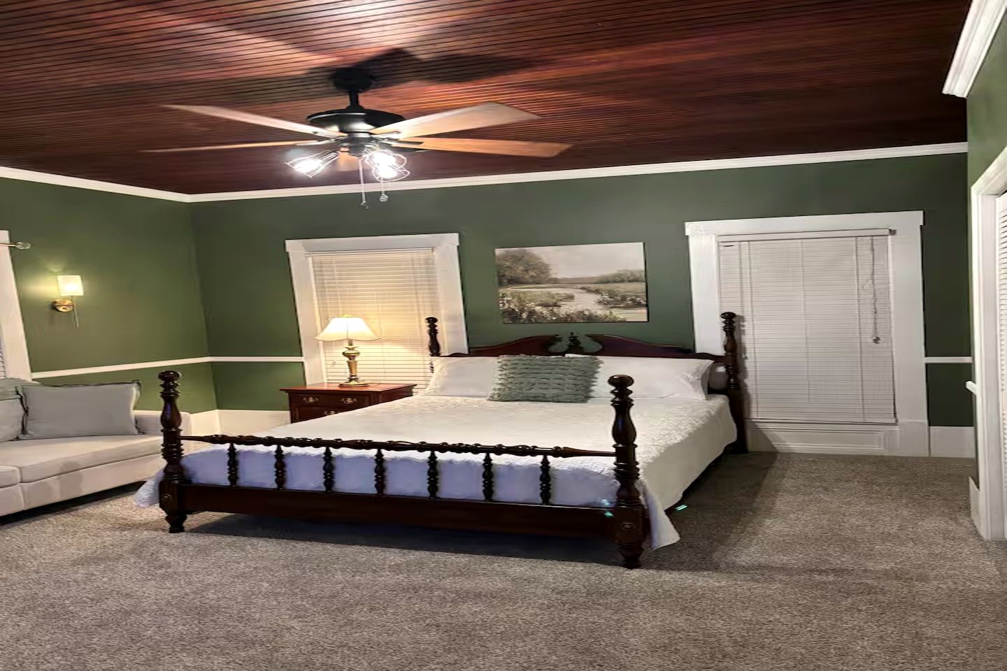 Classic Lakeside Estate Stay with Cozy Living Spaces & Outdoor Adventures in Kuttawa, Kentucky