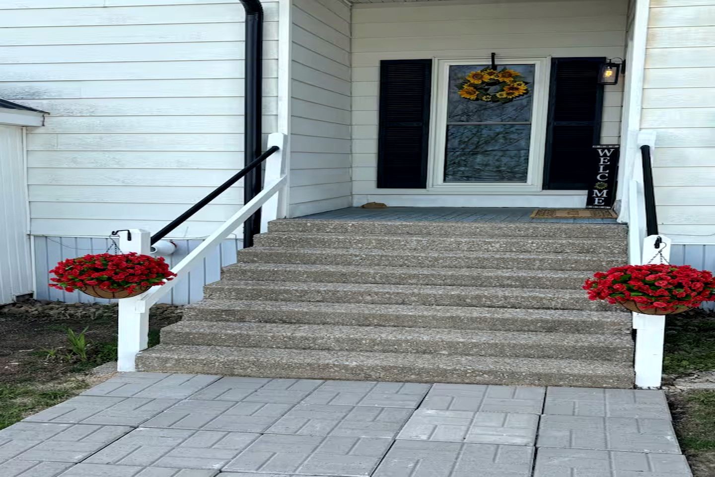 Classic Lakeside Estate Stay with Cozy Living Spaces & Outdoor Adventures in Kuttawa, Kentucky