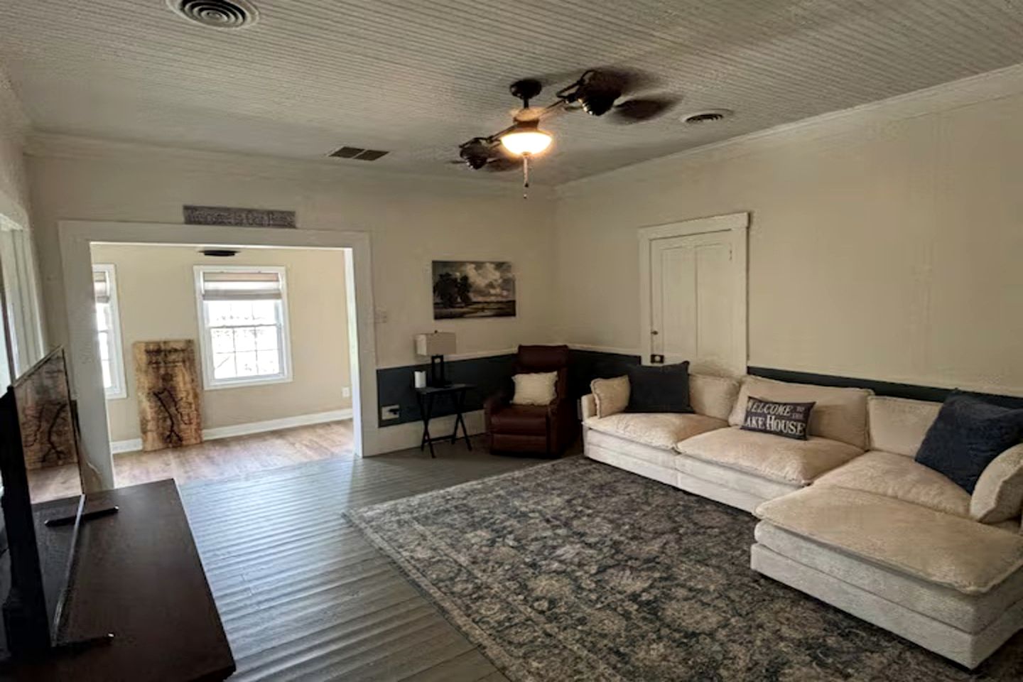 Classic Lakeside Estate Stay with Cozy Living Spaces & Outdoor Adventures in Kuttawa, Kentucky