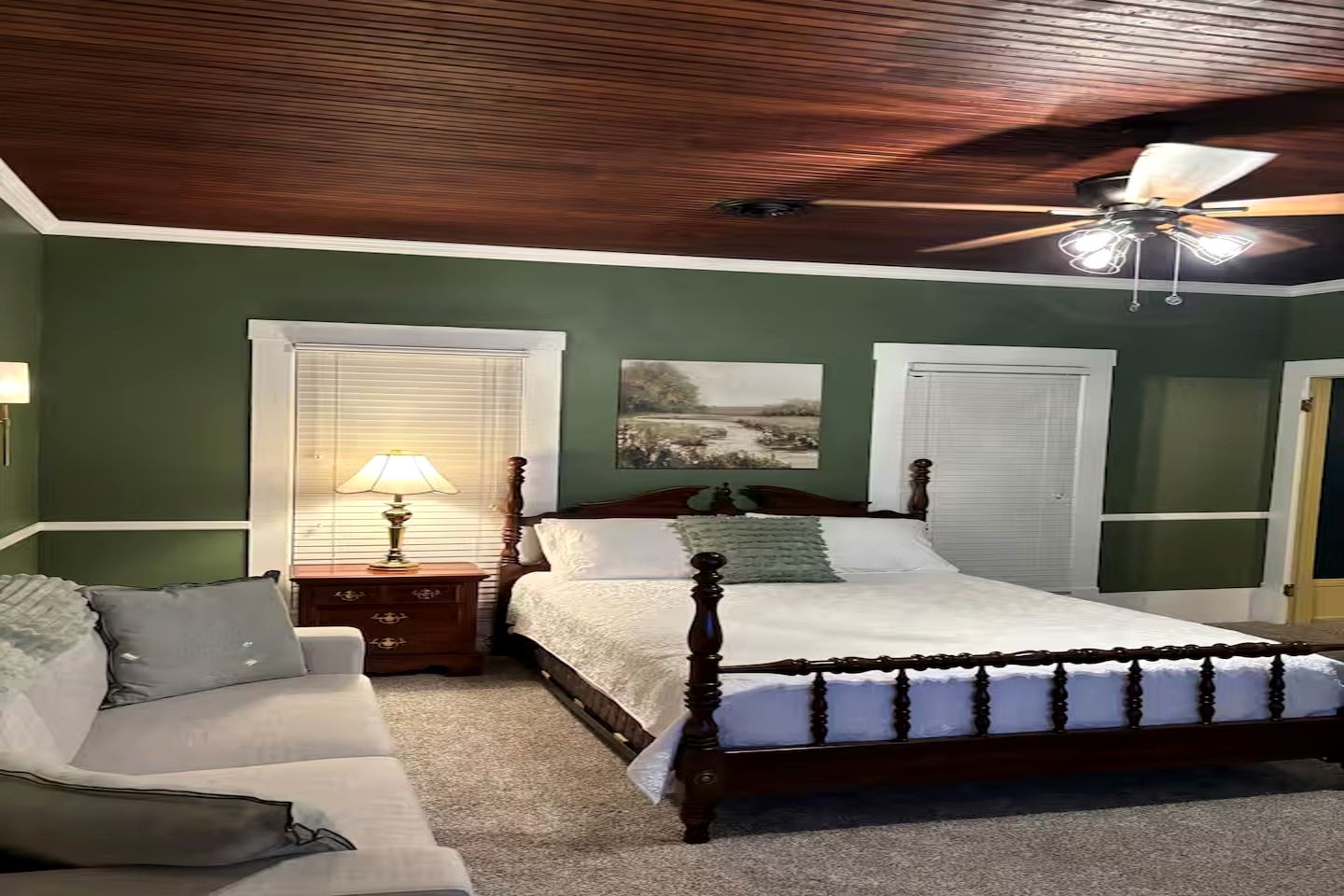 Classic Lakeside Estate Stay with Cozy Living Spaces & Outdoor Adventures in Kuttawa, Kentucky