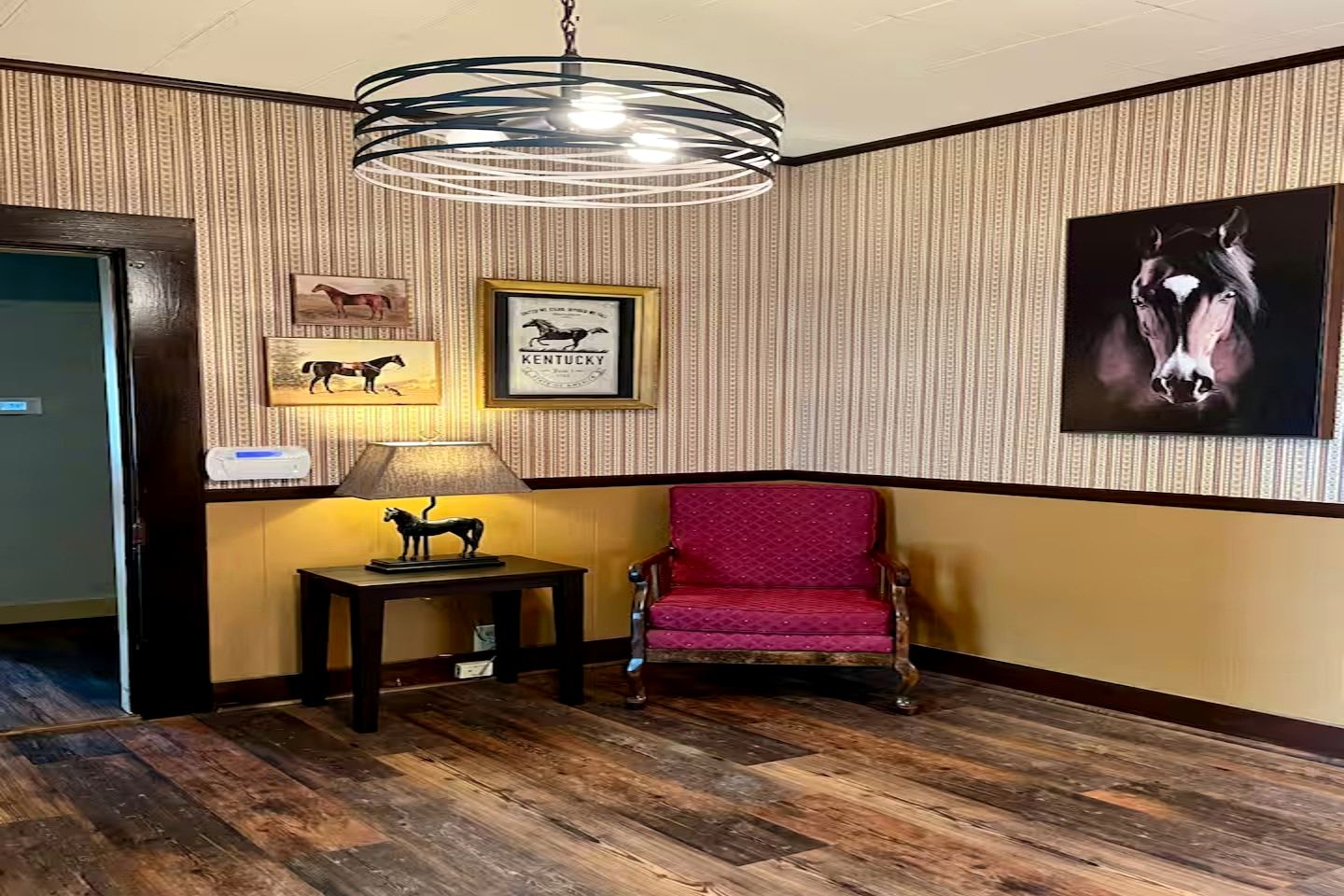 Classic Lakeside Estate Stay with Cozy Living Spaces & Outdoor Adventures in Kuttawa, Kentucky