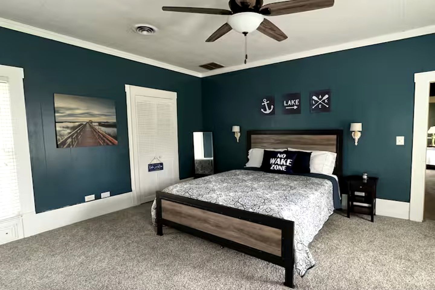 Classic Lakeside Estate Stay with Cozy Living Spaces & Outdoor Adventures in Kuttawa, Kentucky