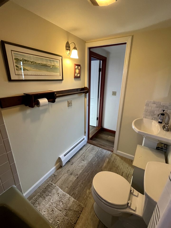 Chic Rustic Cottage Overlooking the Vines with Gorgeous Views on Block Island, Rhode Island