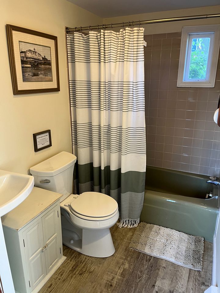 Chic Rustic Cottage Overlooking the Vines with Gorgeous Views on Block Island, Rhode Island