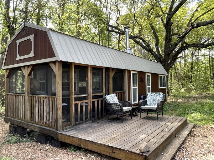Serene Forest Cabin with Hammock, Loft & Reading Nook in La Grange, Georgia