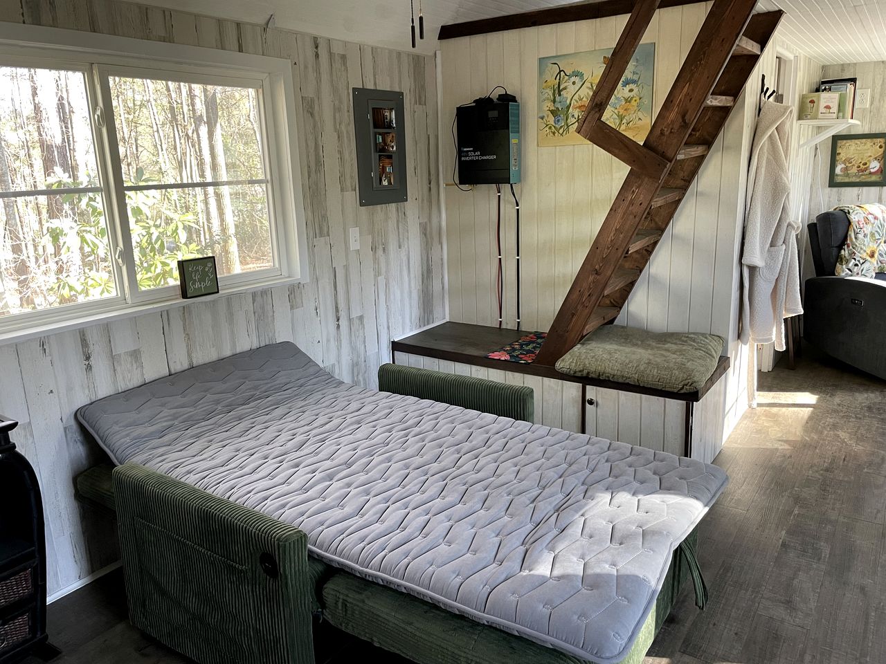 Serene Forest Cabin with Hammock, Loft & Reading Nook in La Grange, Georgia