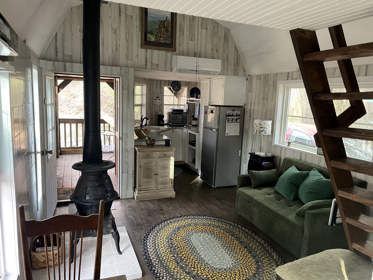 Serene Forest Cabin with Hammock, Loft & Reading Nook in La Grange, Georgia