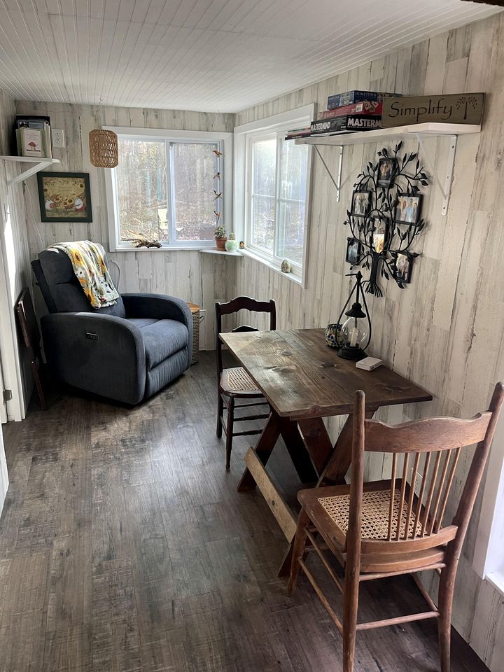 Serene Forest Cabin with Hammock, Loft & Reading Nook in La Grange, Georgia