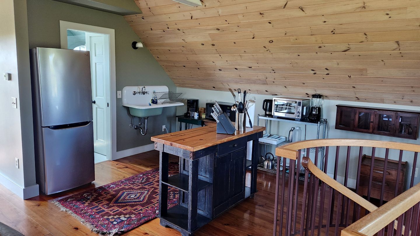 Charming Farmstay Cottage with Vineyard and Ocean Breezes on Block Island, Rhode Island