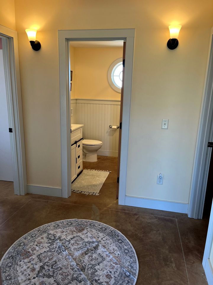 Charming Farmstay Cottage with Vineyard and Ocean Breezes on Block Island, Rhode Island