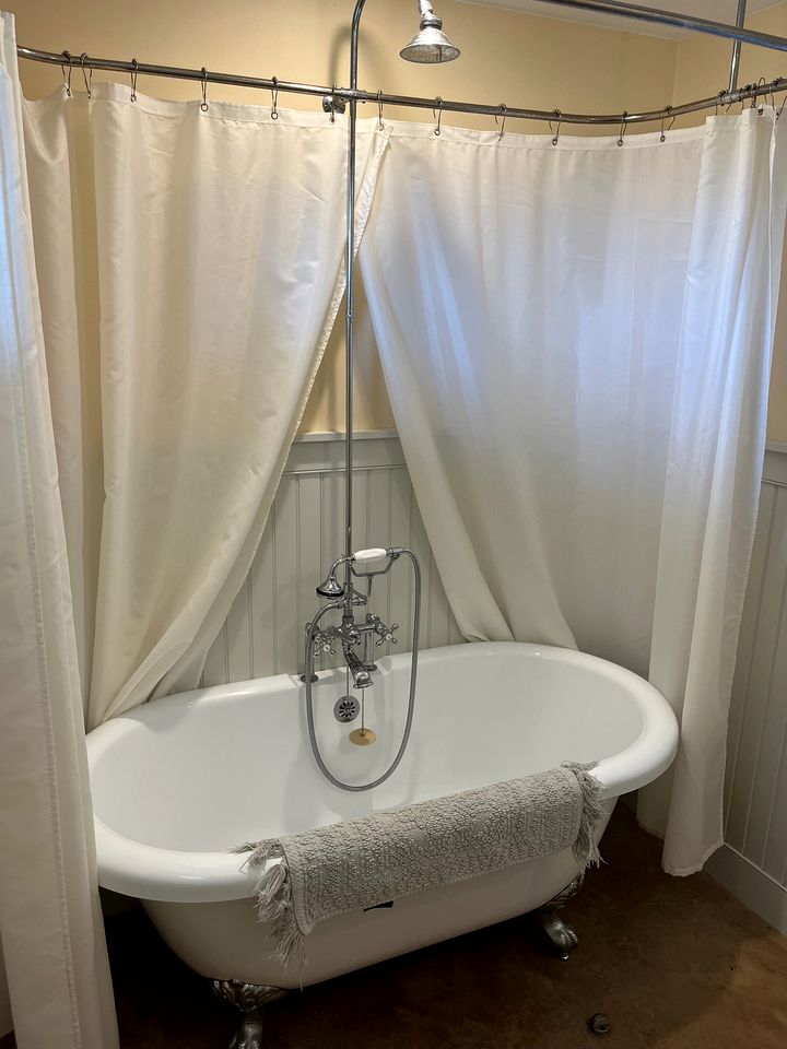 Charming Farmstay Cottage with Vineyard and Ocean Breezes on Block Island, Rhode Island