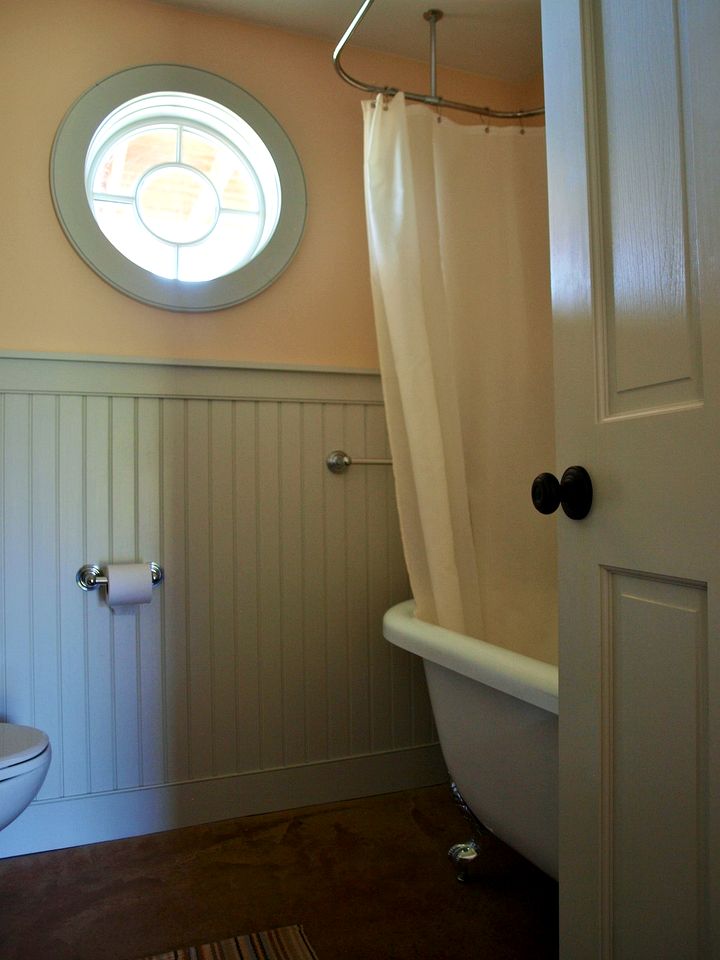 Charming Farmstay Cottage with Vineyard and Ocean Breezes on Block Island, Rhode Island