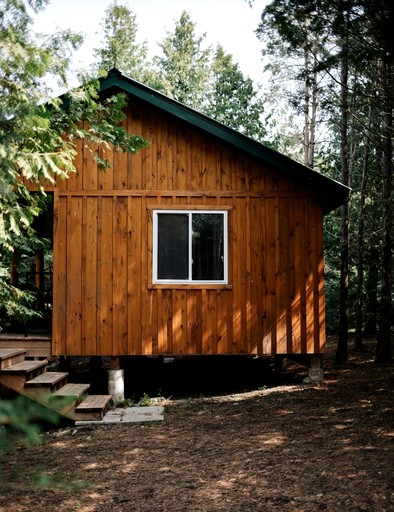 Cabins (Canada, Roseneath, Ontario)