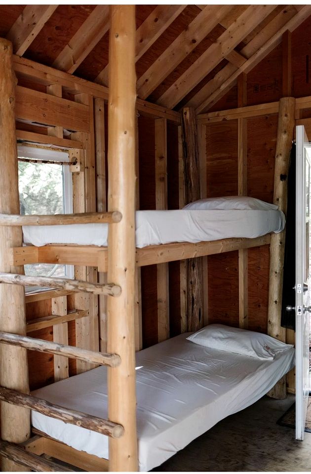 Family-Friendly Cabin Getaway with Fishing, Hiking & Sunset Views in Ontario, Canada