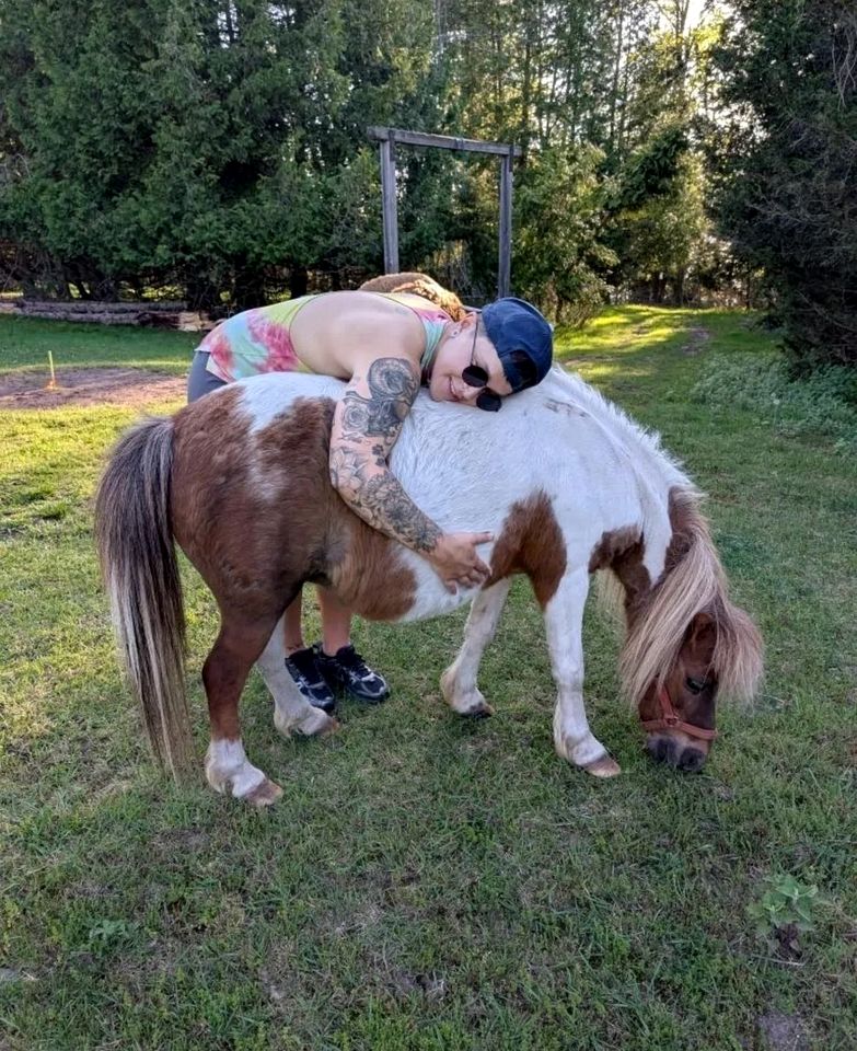 Family-Friendly Cabin Getaway with Fishing, Hiking & Sunset Views in Ontario, Canada