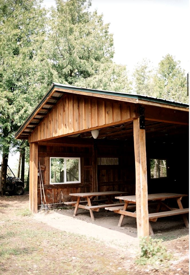 Spacious Lakeside Escape with Picnic Shelter, BBQs & Outdoor Adventures in Ontario, Canada