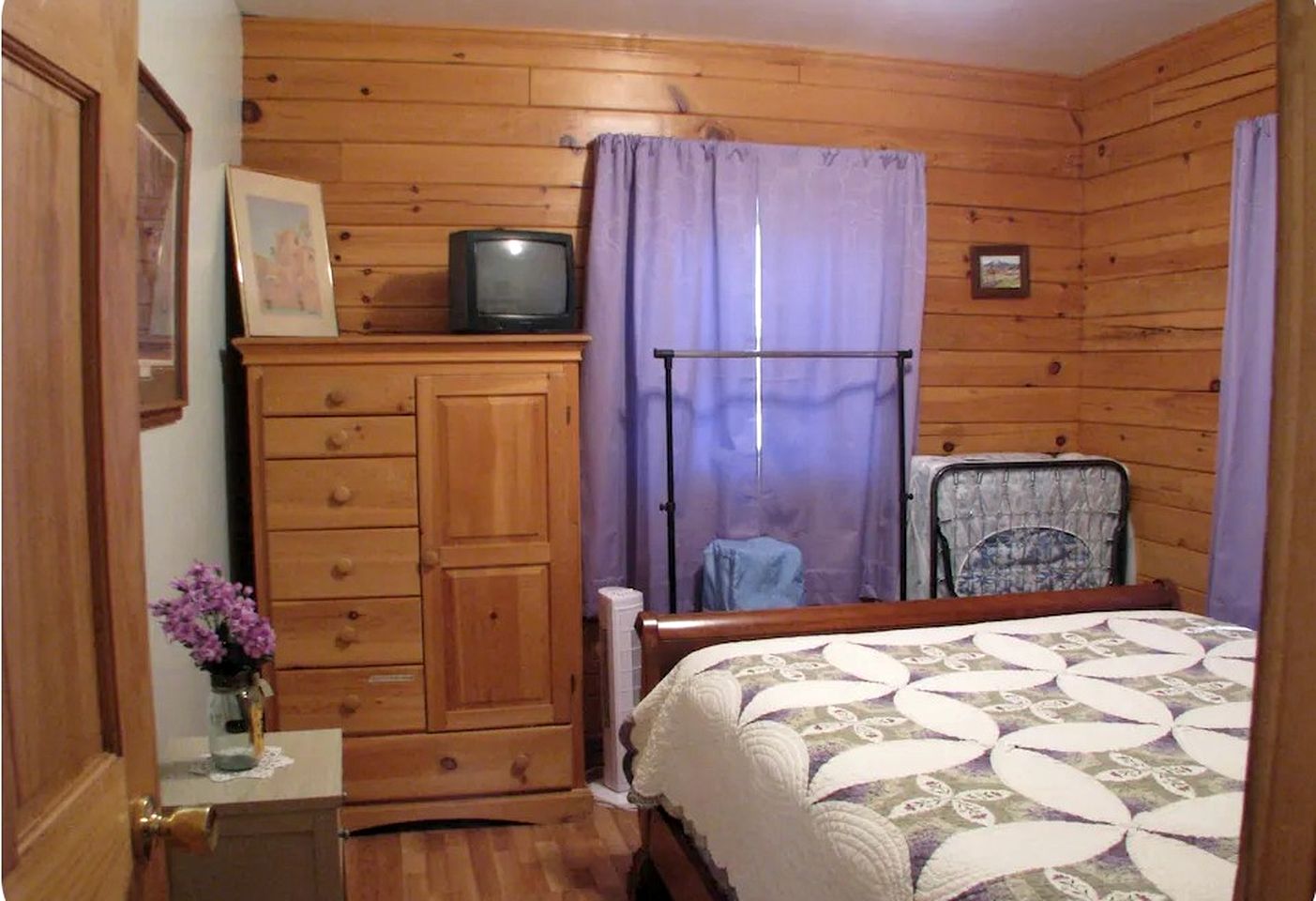 Charming Woodland Cabin with Cozy Porch & Green Space in Cripple Creek, Colorado