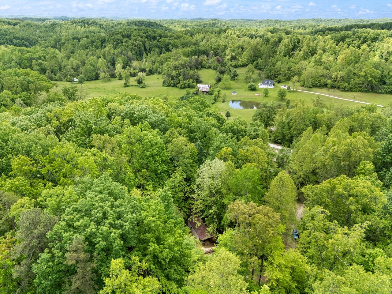 Tucked-Away Forest Retreat with Hot Tub & Comfort Touches in Stanton, Kentucky